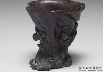 图片[3]-Carved agarwood wine cup with flower-and-fruit decoration, Qing dynasty (1644-1911)-China Archive